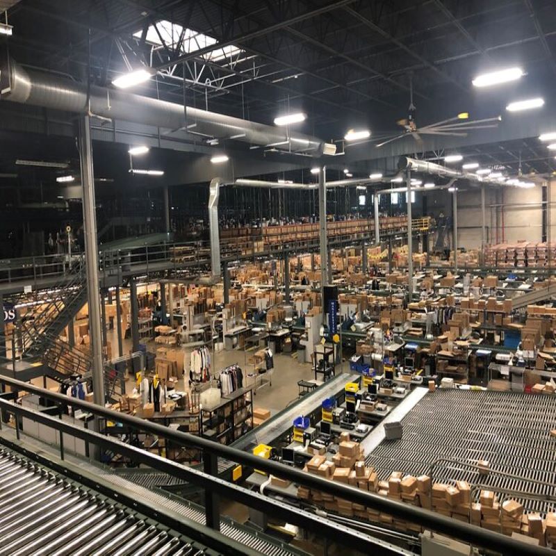 How much does discount neiman marcus warehouse pay